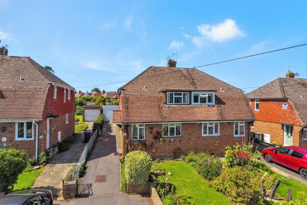3 bedroom semidetached house for sale in The Causeway, Petersfield