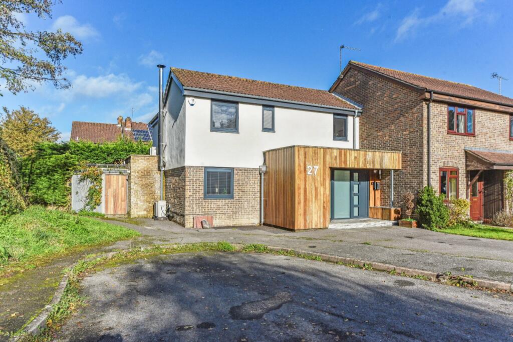 3 bedroom end of terrace house for sale in Buckingham Road, Petersfield