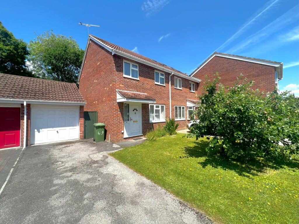 3 bedroom semidetached house for sale in Upper Heyshott, Petersfield
