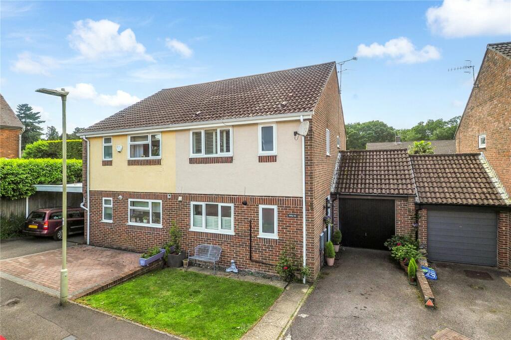 3 bedroom semidetached house for sale in Sherwood Close, Liss