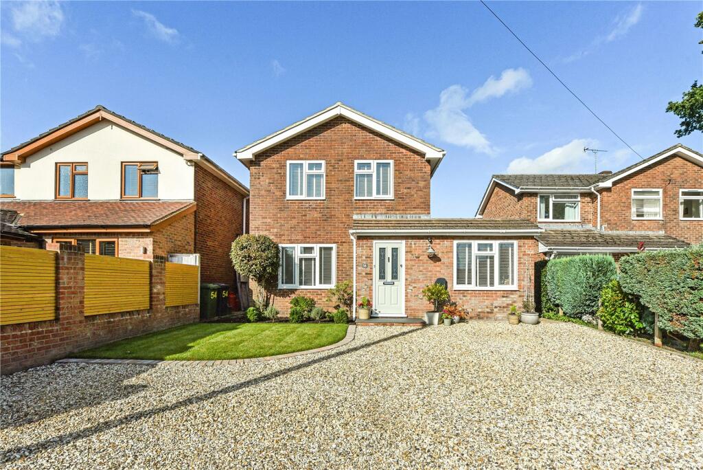 3 bedroom detached house for sale in Durford Road, Petersfield, GU31