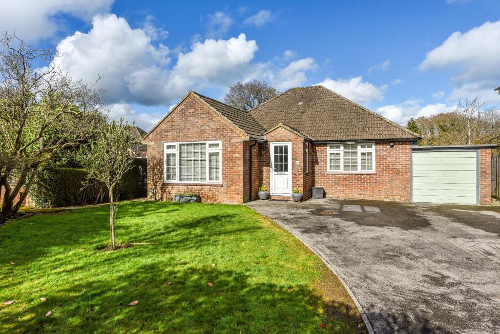 3 bedroom bungalow for sale in Rother Close, Petersfield, Hampshire, GU31