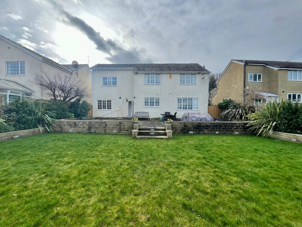 4 bedroom detached house for sale in Aireville Crescent, Bradford, BD9
