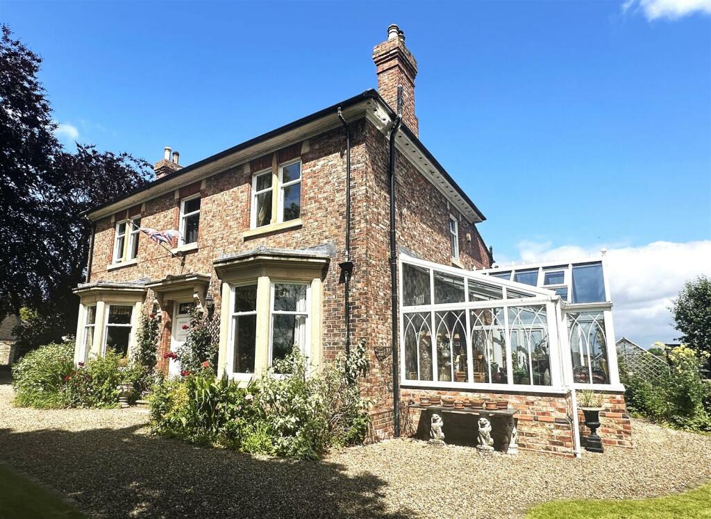 3 bedroom detached house for sale in High Street, CATTERICK VILLAGE, DL10