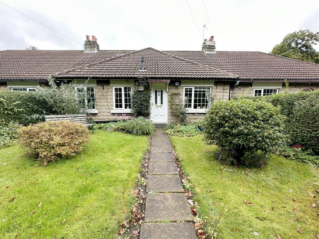 2 bedroom terraced bungalow for sale in Easby, DL10