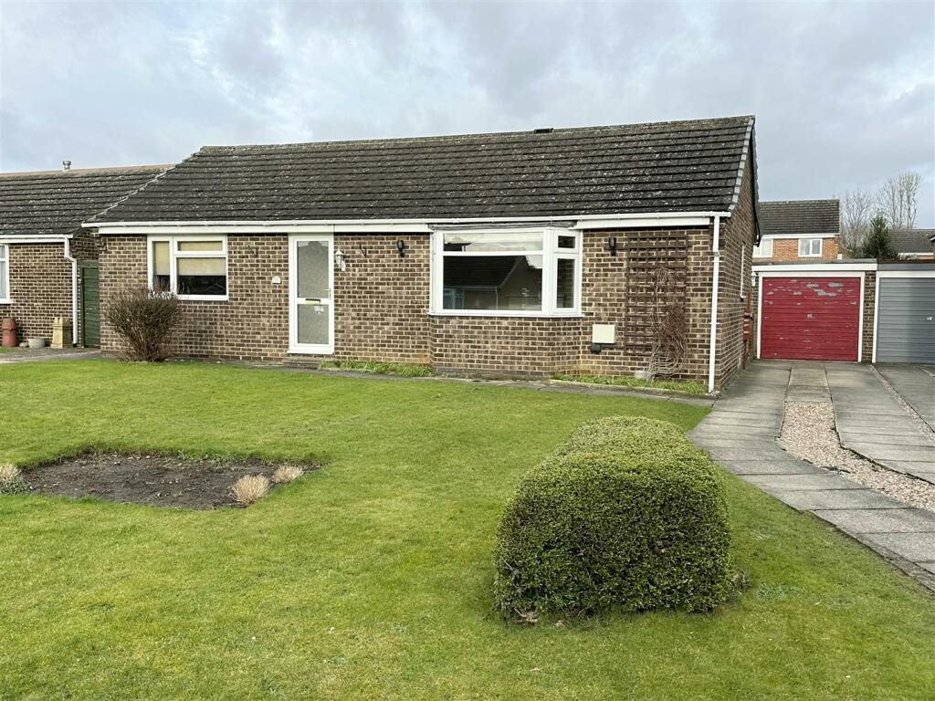 3 bedroom detached bungalow for sale in Brompton Park, Brompton On