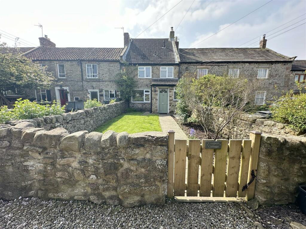 3 bedroom cottage for sale in Richmond Road, Brompton On Swale, DL10
