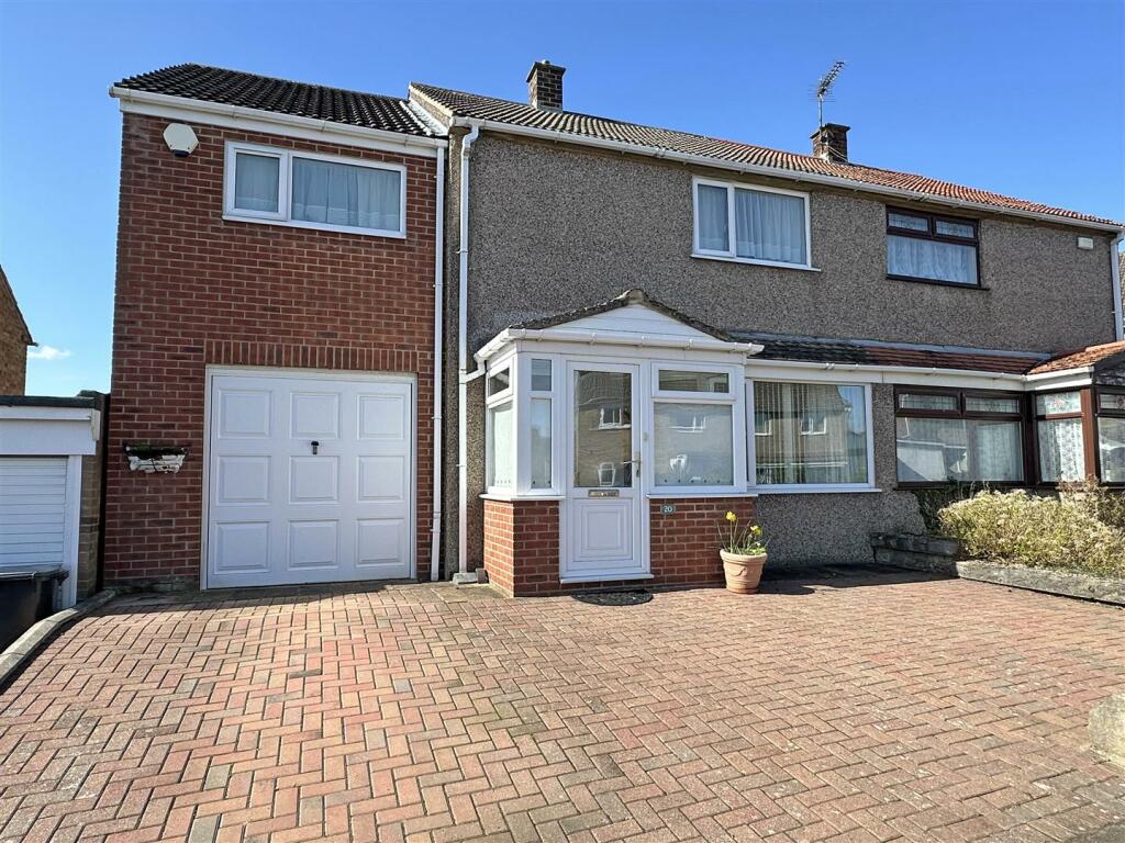 3 bedroom semidetached house for sale in Whitefields Drive, Richmond, DL10