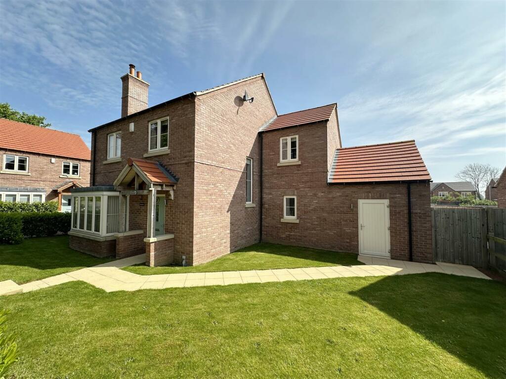 4 bedroom detached house for sale in Hackforth Road, Little Crakehall