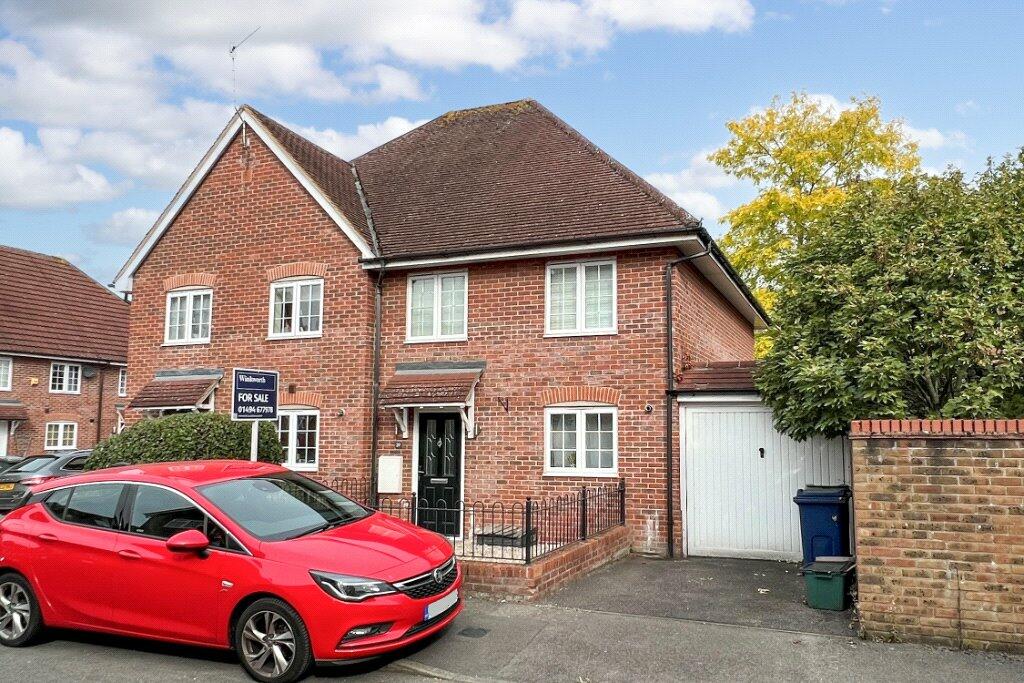3 bedroom semidetached house for sale in Patterson Court, Wooburn