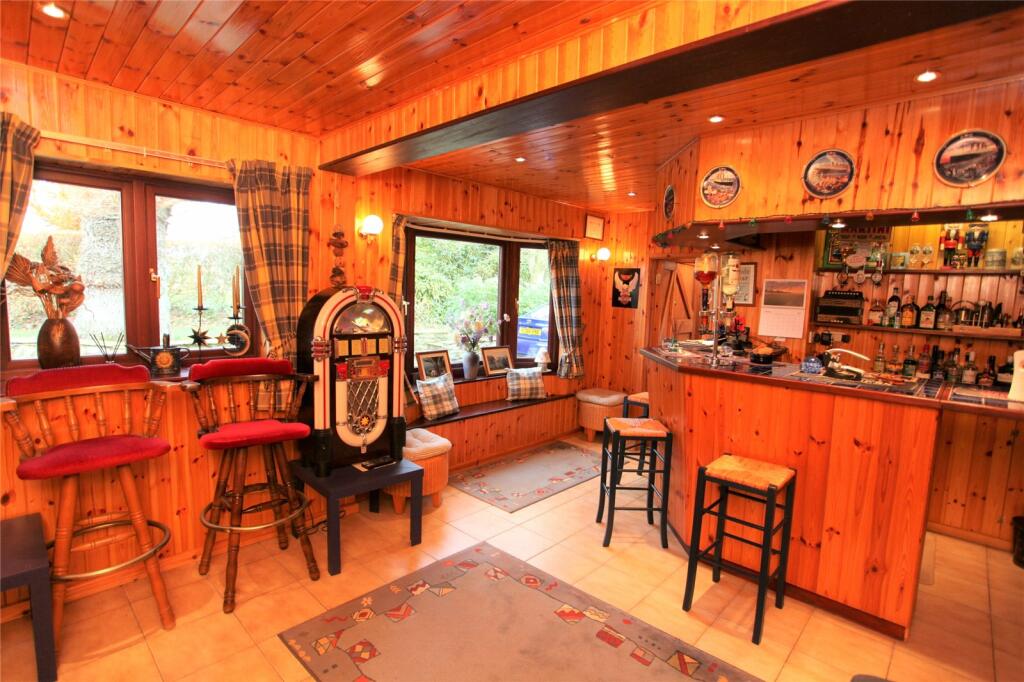 3 bedroom semidetached house for sale in Primrose Lane, Manningford