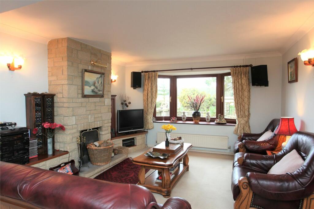 3 bedroom semidetached house for sale in Primrose Lane, Manningford