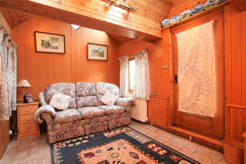 3 bedroom semidetached house for sale in Primrose Lane, Manningford