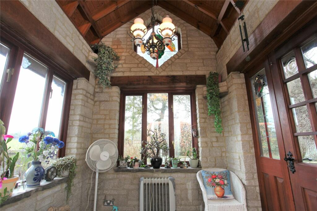 3 bedroom semidetached house for sale in Primrose Lane, Manningford