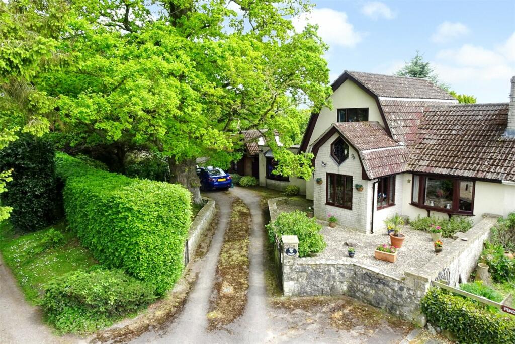 3 bedroom semidetached house for sale in Primrose Lane, Manningford