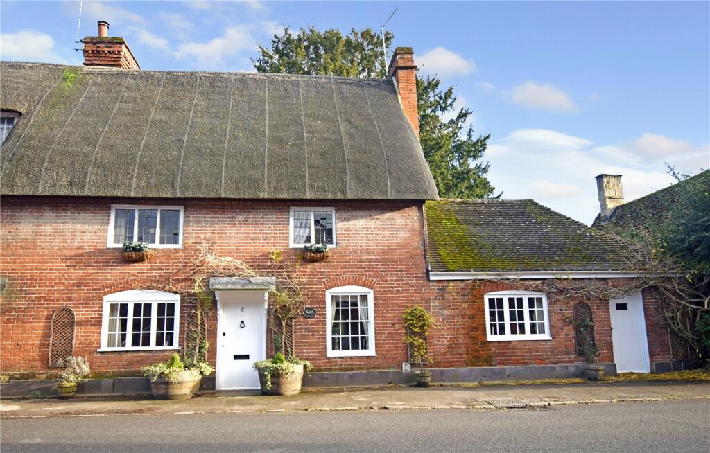 3 bedroom semidetached house for sale in High Street, Potterne