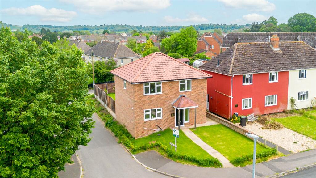 3 bedroom detached house for sale in Tower View, Rowde, Devizes