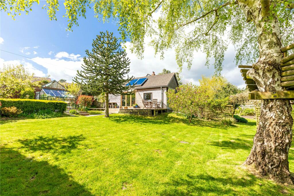 5 bedroom detached house for sale in High Street, Littleton Panell