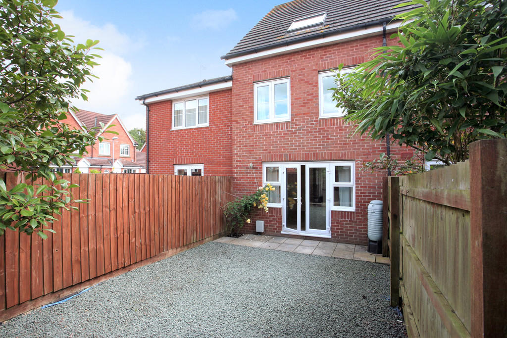 3 bedroom terraced house for sale in White Horse Way, Devizes, SN10