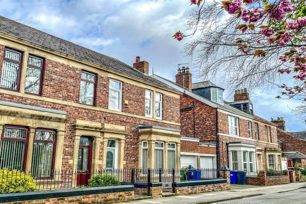 3 bedroom semidetached house for sale in Victoria Terrace, Jarrow, NE32