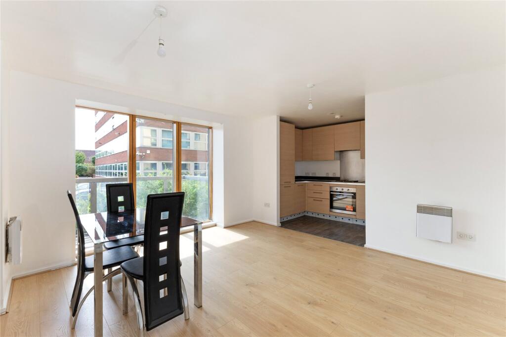 Main image of property: London Road, Isleworth, TW7