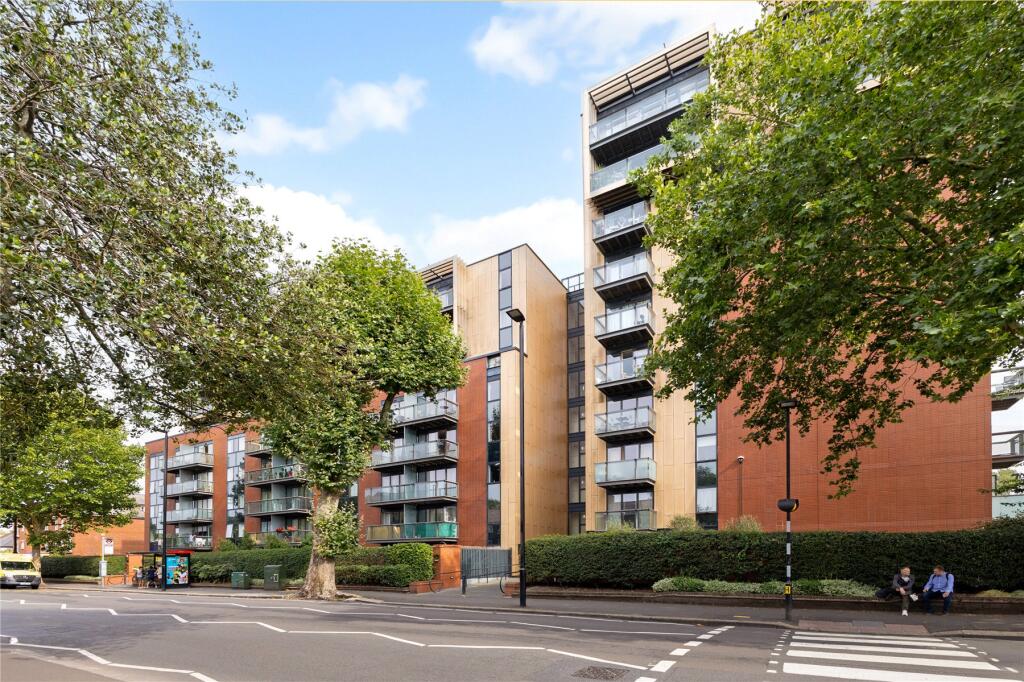 Main image of property: London Road, Isleworth, TW7