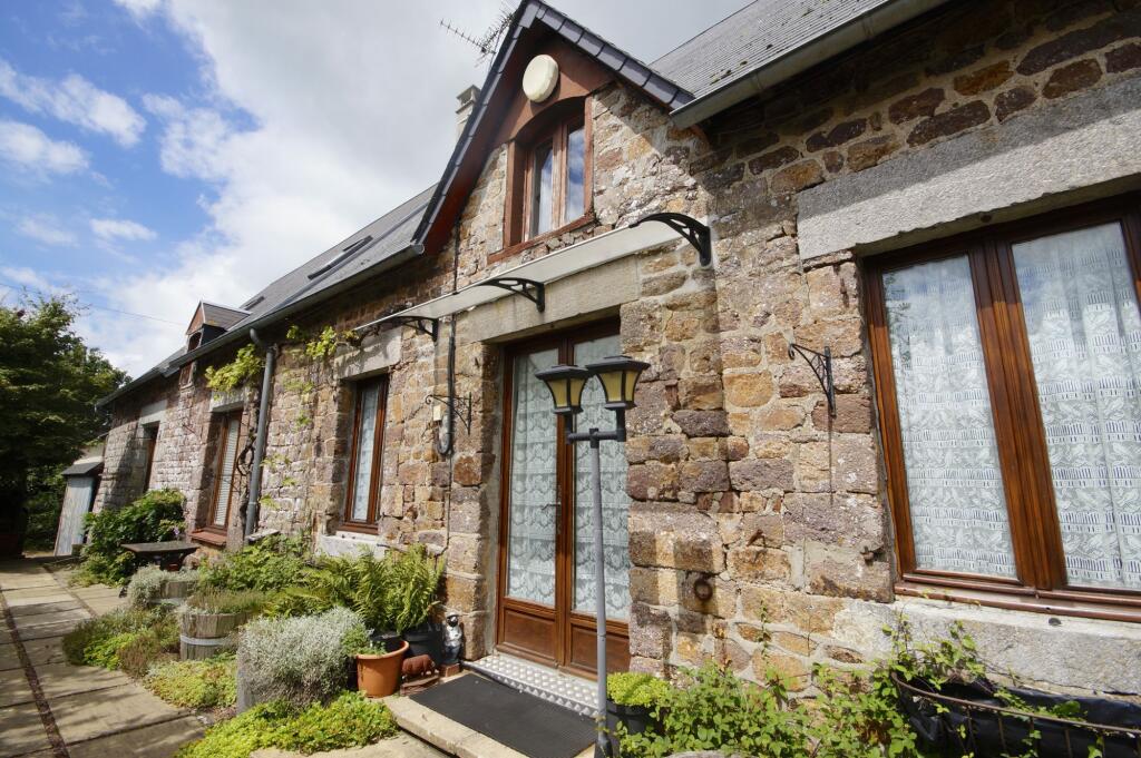 4 bedroom house for sale in Normandy, Manche, GavraysurSienne, France