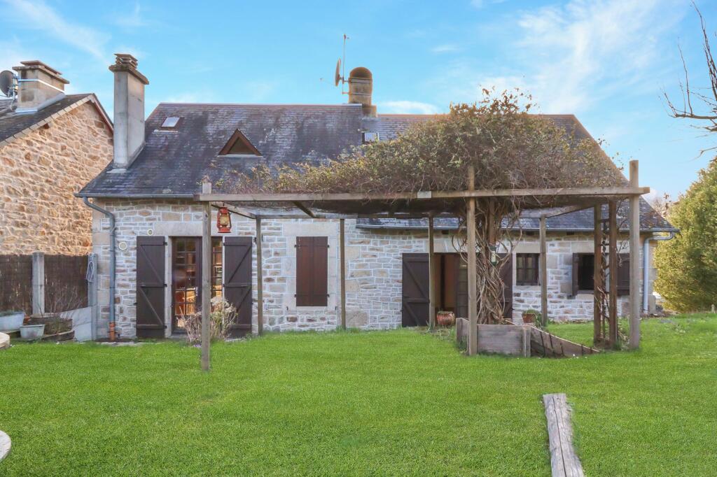 3 bedroom house for sale in Limousin, Corrèze, Treignac, France