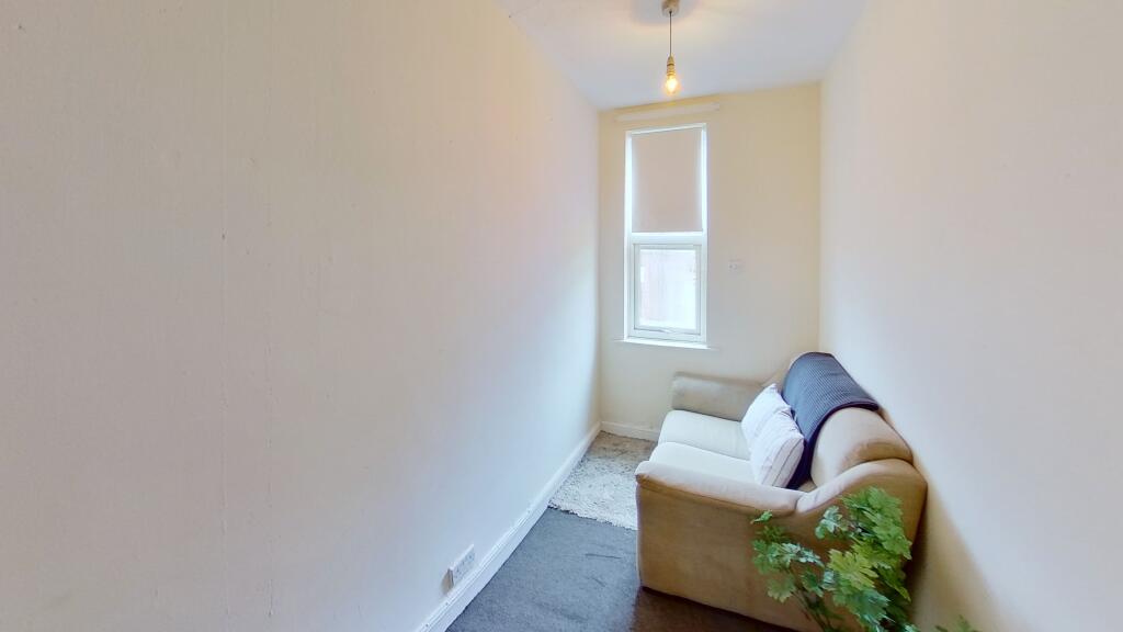 Main image of property: Flat 3, 16 Wellington Square, Lenton, Nottingham, NG7 1NG