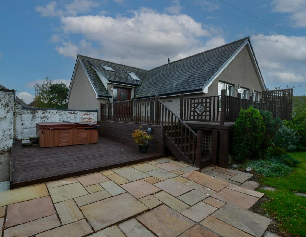 3 bedroom flat for sale in Causewayhead, Kennoway, Leven, KY8