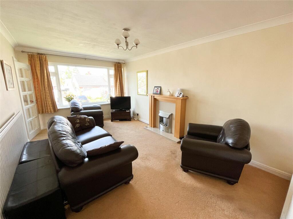 3 bedroom semidetached bungalow for sale in Arundel Close, Carrbrook