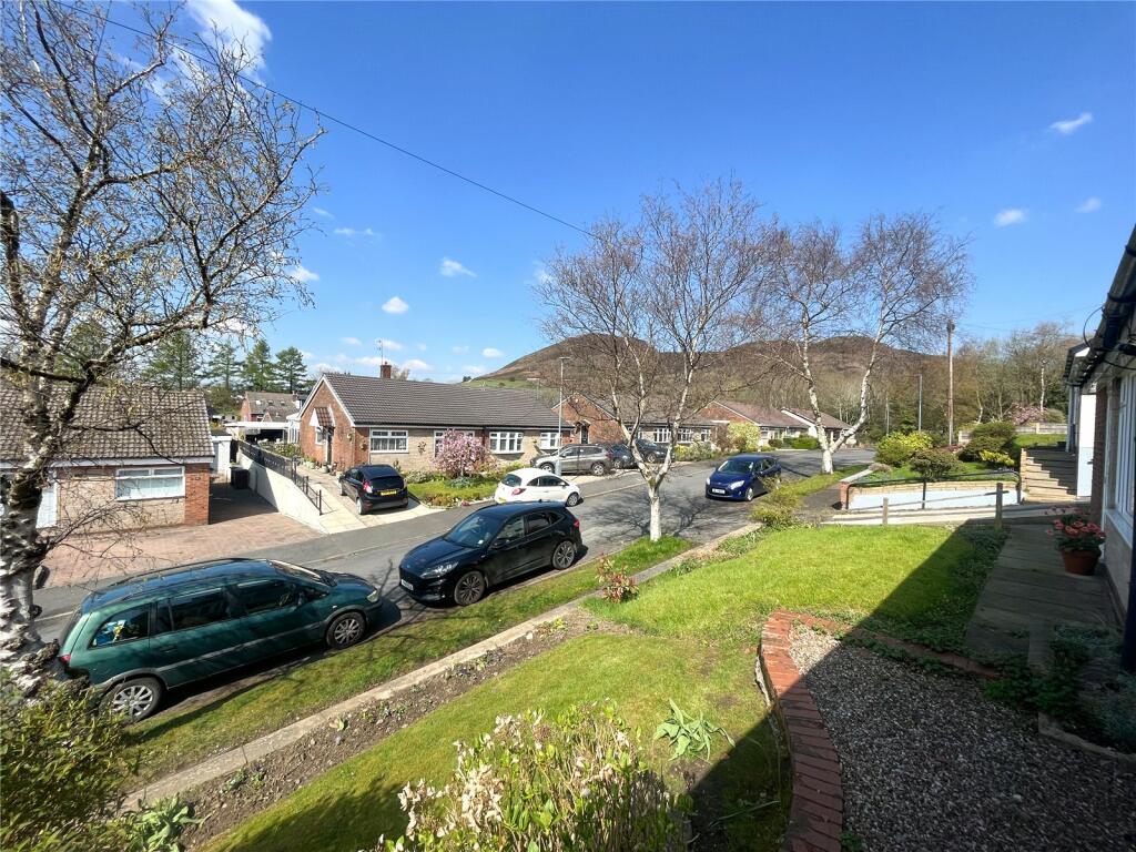 3 bedroom semidetached bungalow for sale in Arundel Close, Carrbrook
