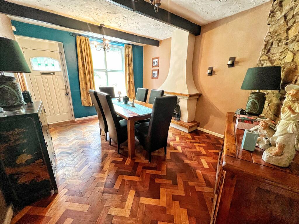4 bedroom terraced house for sale in Stamford Road, Mossley, OL5