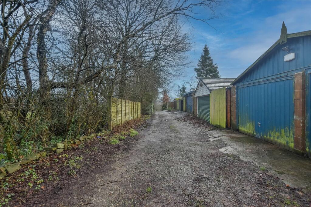 3 bedroom semidetached house for sale in Hollin Lane, Middleton