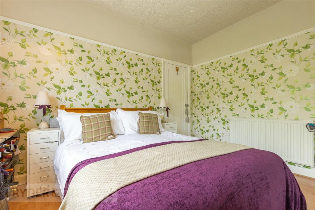 3 bedroom semidetached house for sale in Hollin Lane, Middleton