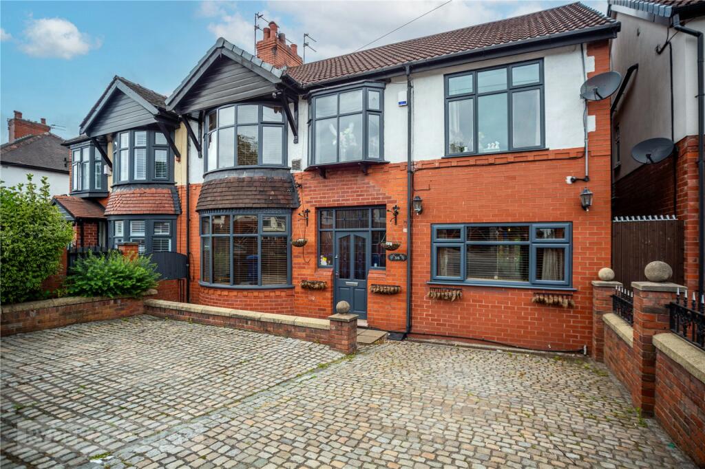 6 bedroom semidetached house for sale in Manchester New Road, Alkrington, Middleton, Manchester