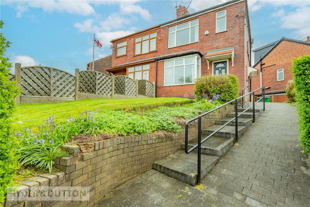 3 bedroom semidetached house for sale in Berwyn Avenue, Middleton