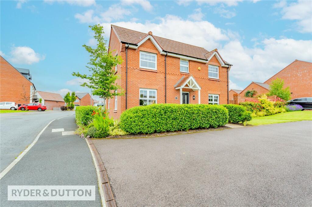 4 bedroom detached house for sale in Kirkfell Drive, Middleton