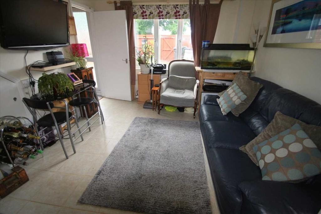 5 bedroom terraced house for sale in Abbey Road, Popley, Basingstoke