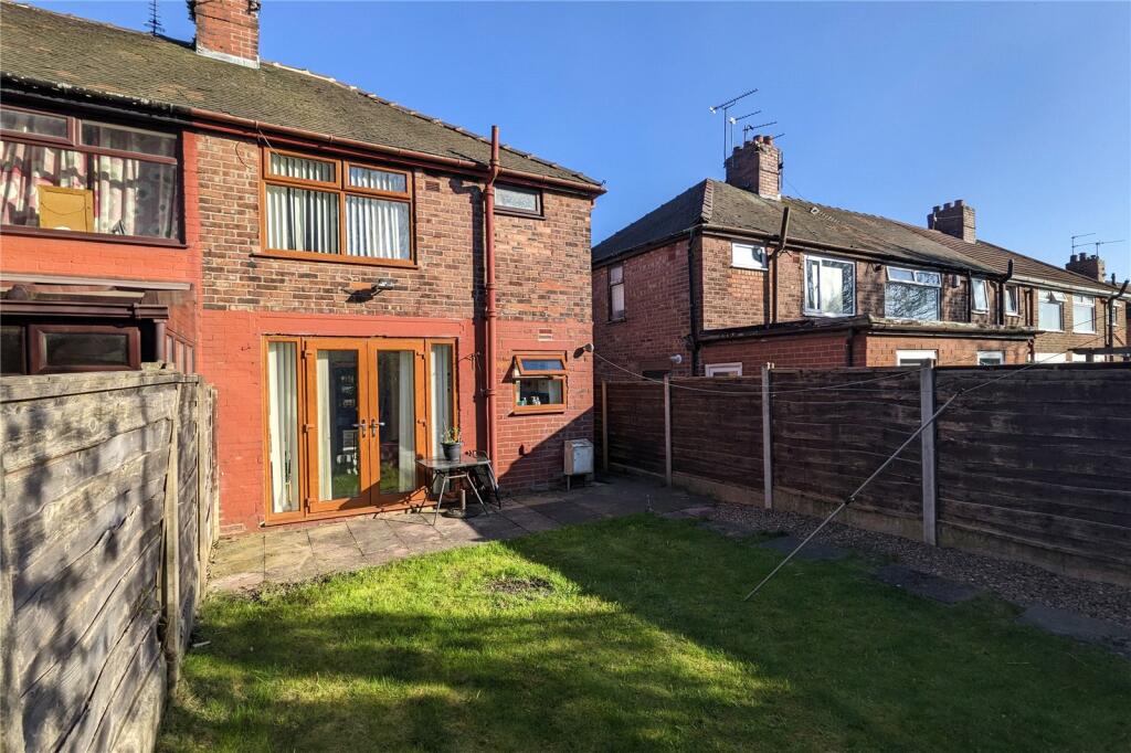 2 bedroom end of terrace house for sale in Selkirk Road, Chadderton