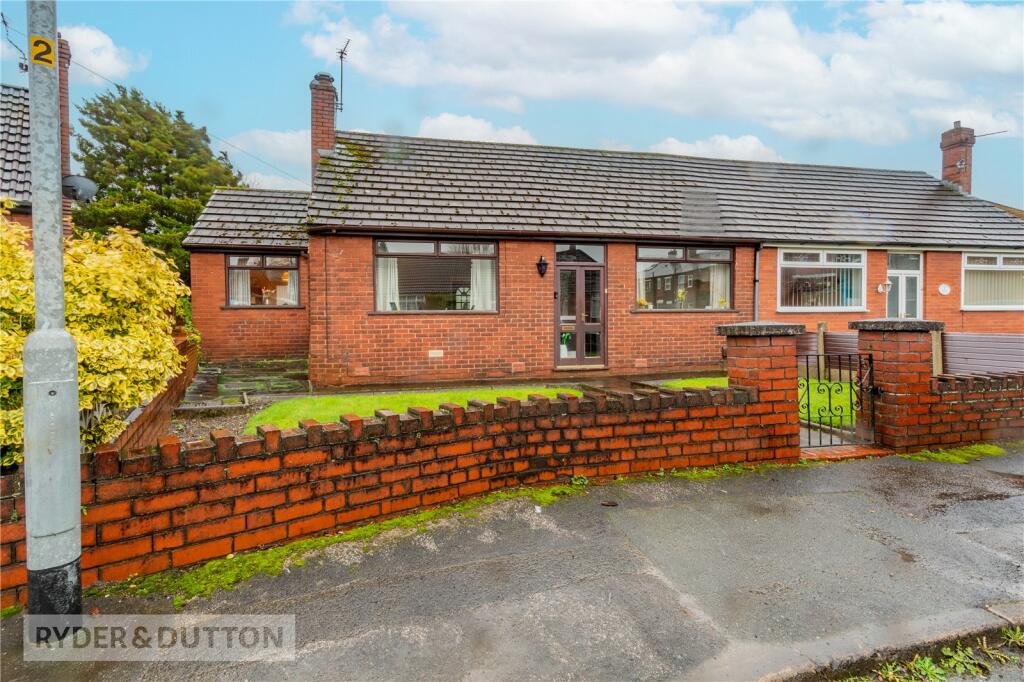 2 bedroom bungalow for sale in Lyndhurst Avenue, Chadderton, Oldham