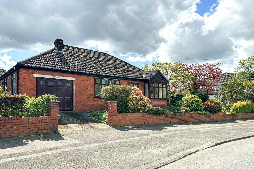 3 bedroom detached house for sale in Lord Lane, Failsworth, Manchester