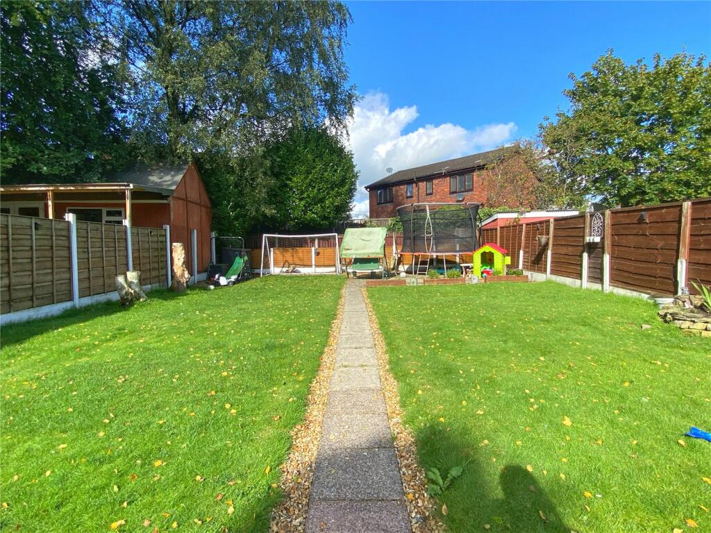 3 bedroom semidetached house for sale in Bury Road, Radcliffe