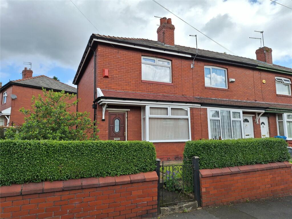 2 bedroom end of terrace house for sale in Halliwell Avenue, Hollins