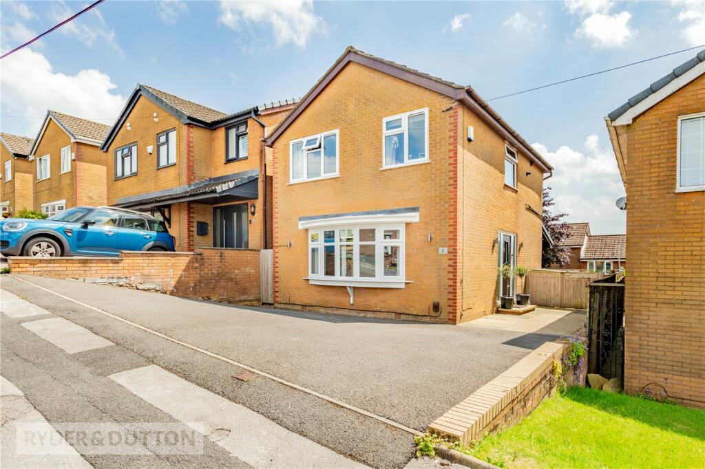 3 bedroom detached house for sale in Locking Gate Rise, Waterhead