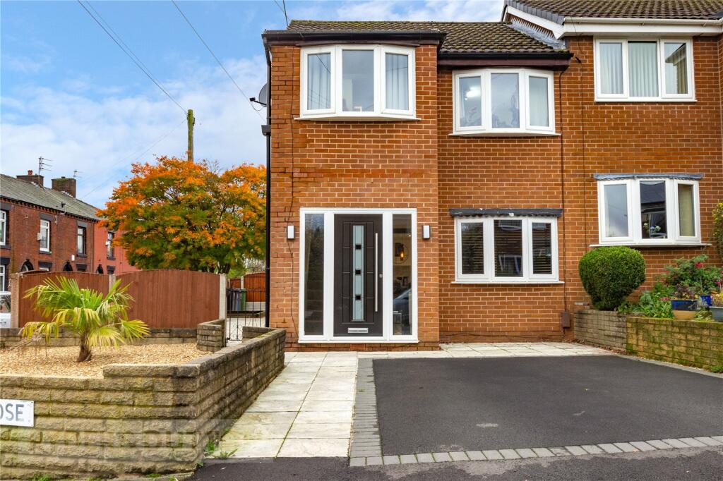3 bedroom semidetached house for sale in Heather Close, Waterhead