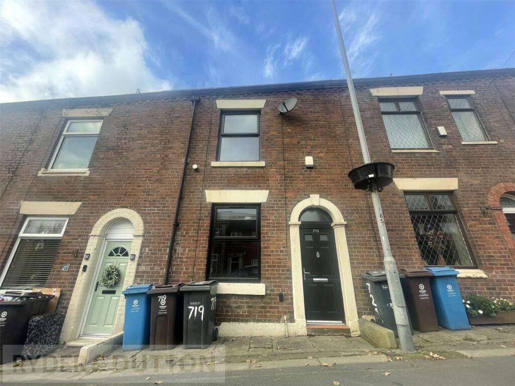 2 bedroom terraced house for rent in Ripponden Road, Oldham, Greater