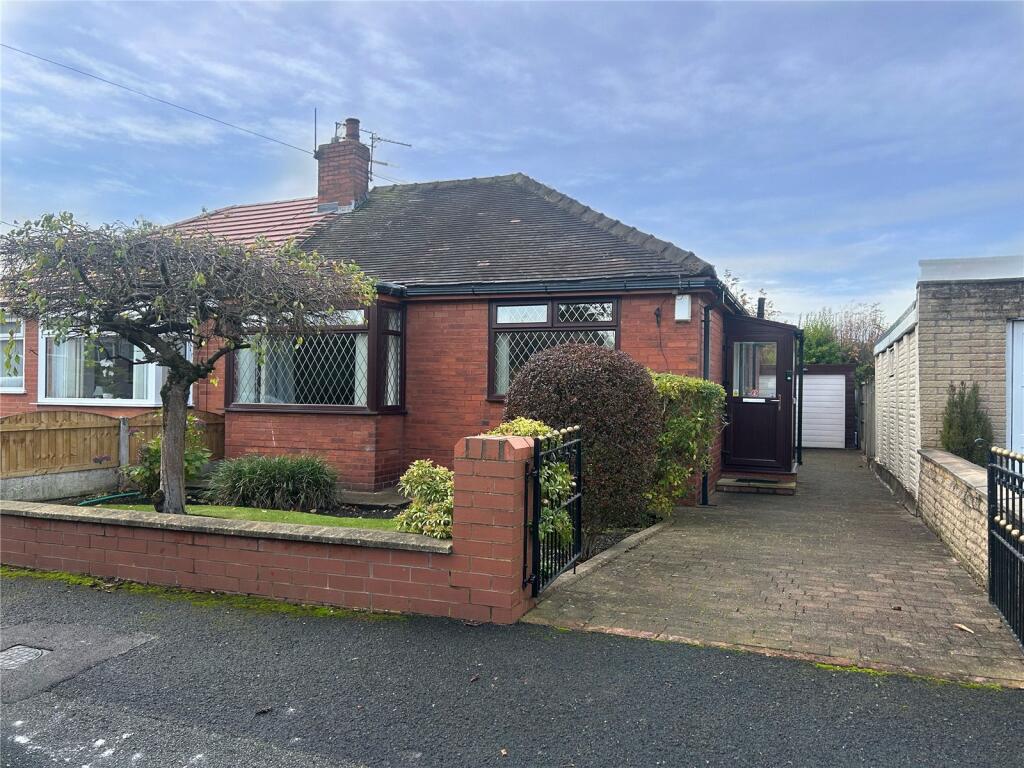 Main image of property: Avon Road, Chadderton, Oldham, Greater Manchester, OL9