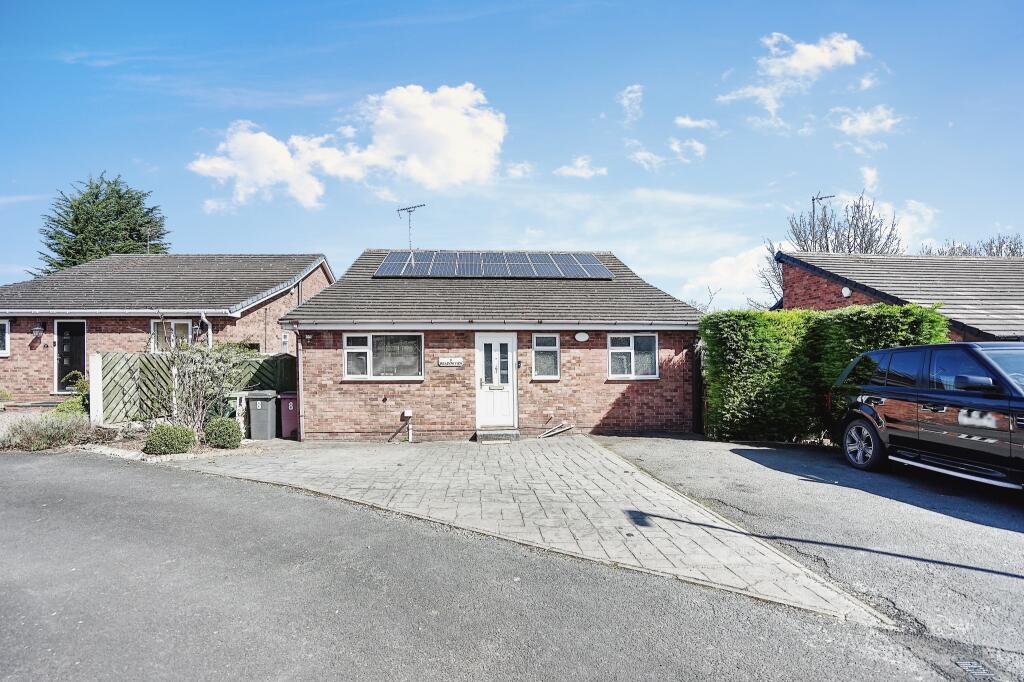 4 bedroom detached house for sale in Meadow View, Clowne, Chesterfield, Derbyshire, S43