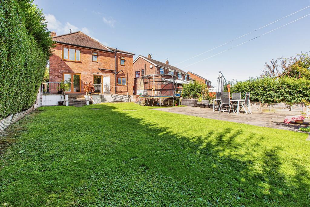 4 bedroom detached house for sale in Errington Road, Chesterfield